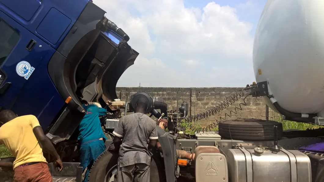 17.39m3 Sinotruk HOWO 6X4 Tipper 25ton Dump Truck 371HP Dumper Cote d′Ivoire