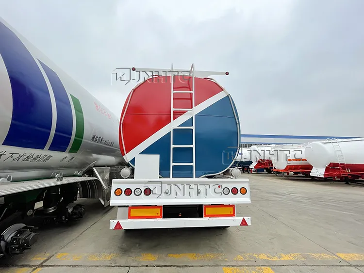 2 3 4 Axle 42000 Liters 3 Compartments Oil Tanker Semi Trailer
