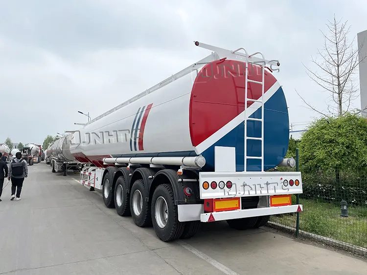 2 3 4 Axle 42000 Liters 3 Compartments Oil Tanker Semi Trailer