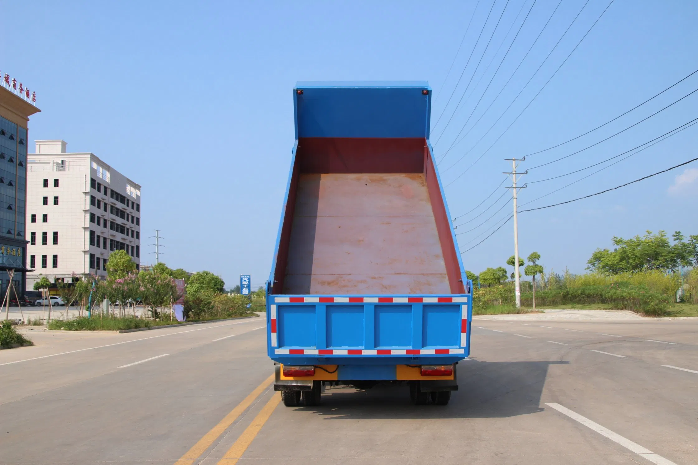 Dongfeng 4X2 4X4 3tons 4tons Full Wheel Drirving Mini Small Dump Tipper Truck for off Road Used Desert Tires Can Be Added off - Road