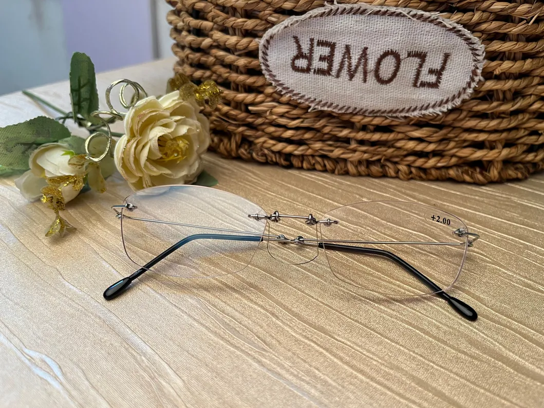 Folding Frameless Reading Glasses Super Light Weight 10g Stainless Still Comfortable Folding Glasses Premium Quality