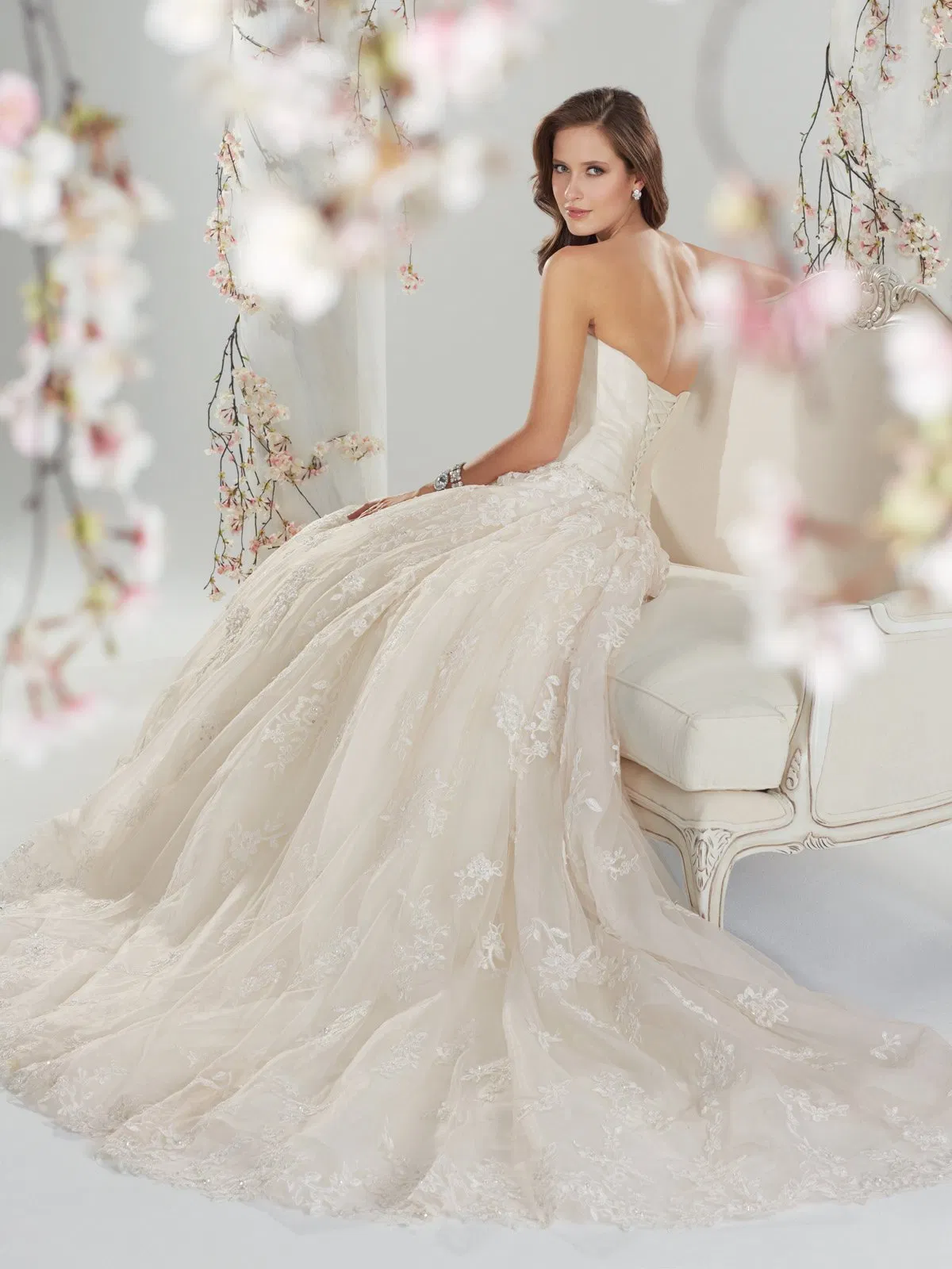 Lace Wedding Party Gown Luxury Wedding Ball Gowns off-Shoulder Bridal Dress