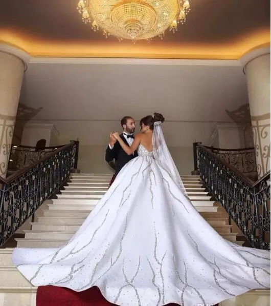 Strapless Ball Gowns Beaded Crystal Satin Sweetheart Wedding Bridal Dresses Z2072